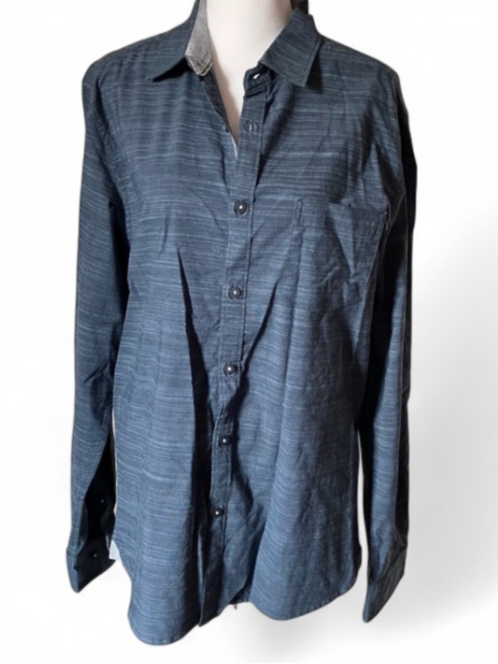 Across the Pond Men’s Signature Line Blue Striped Button Down Shirt size Medium